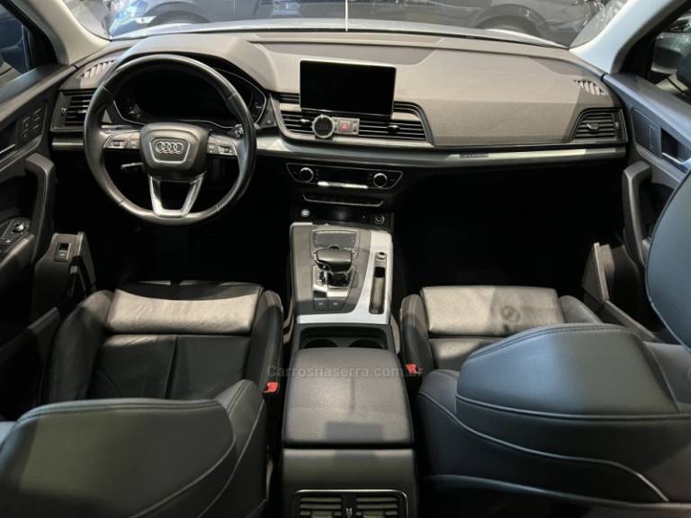 AUDI - Q5 - 2018/2019 - Prata - R$ 155.900,00