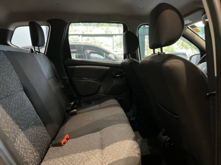RENAULT - DUSTER - 2014/2015 - Preta - R$ 54.900,00