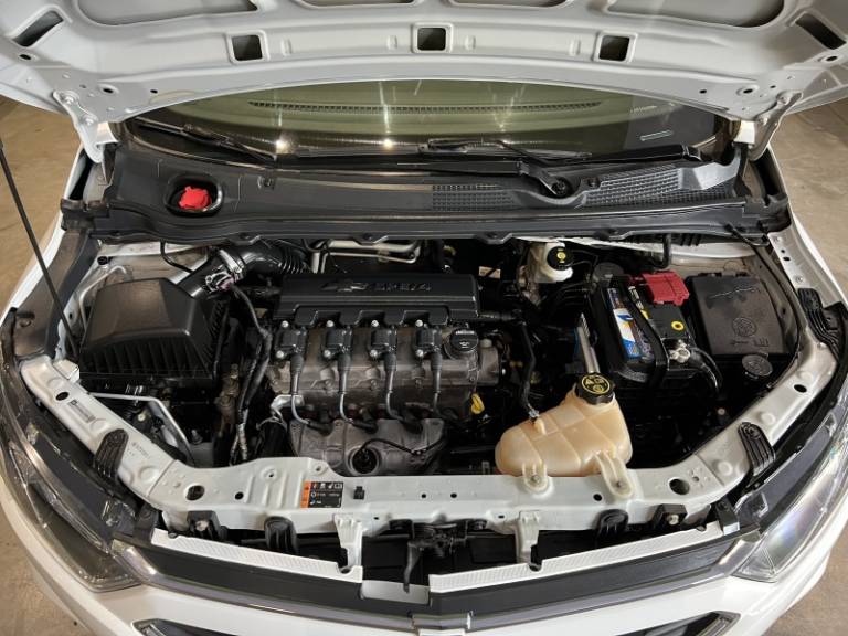 CHEVROLET - ONIX - 2017/2018 - Branca - R$ 59.900,00