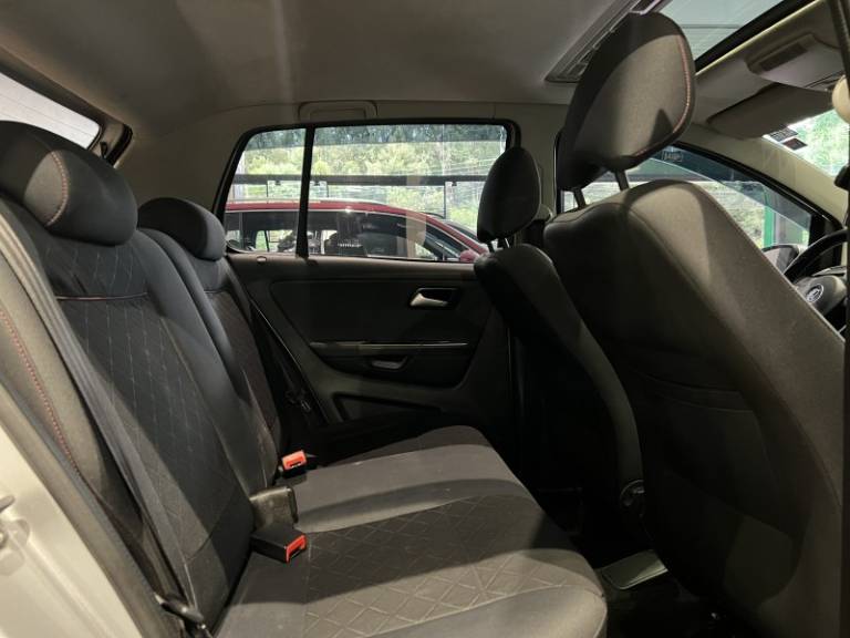 VOLKSWAGEN - FOX - 2013/2014 - Prata - R$ 42.900,00