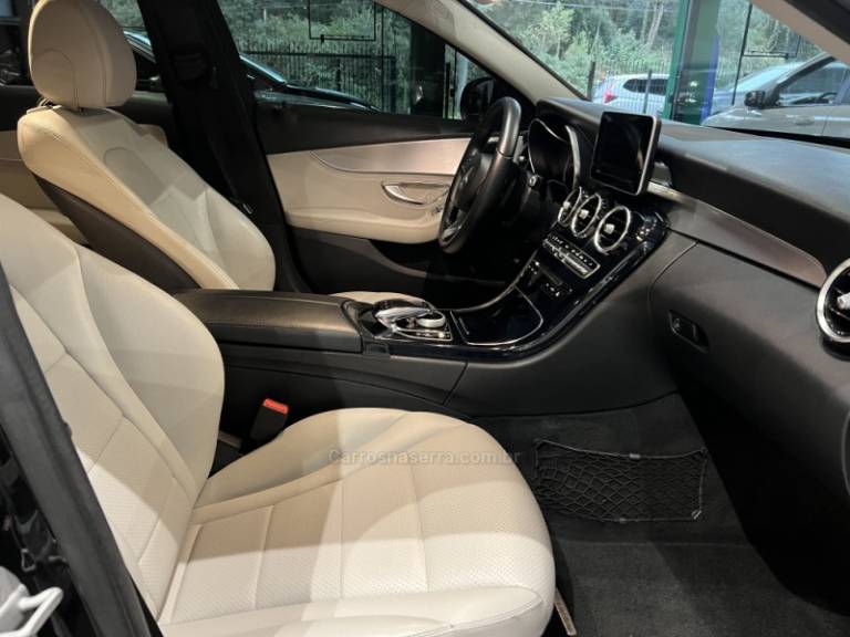 MERCEDES-BENZ - C 180 - 2014/2015 - Preta - R$ 98.900,00
