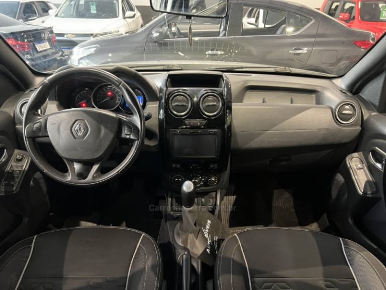 RENAULT - OROCH - 2016/2017 - Prata - R$ 72.900,00