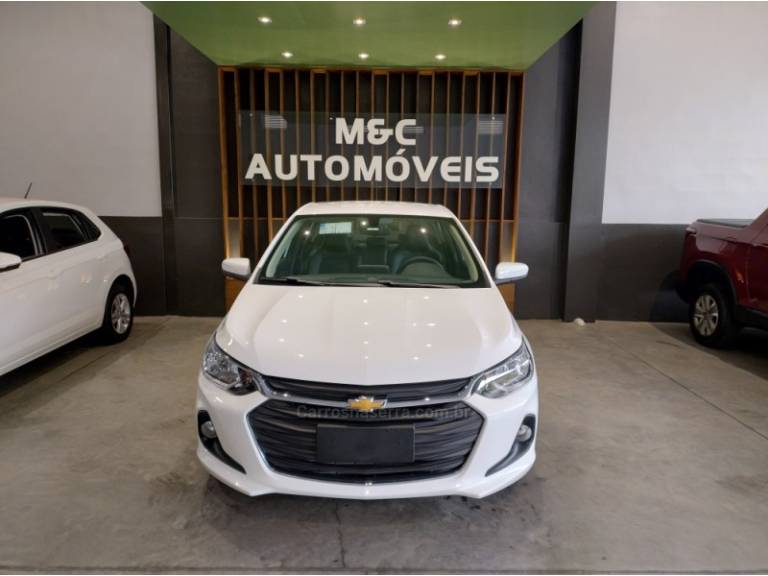 CHEVROLET - ONIX - 2024/2025 - Branca - R$ 107.900,00