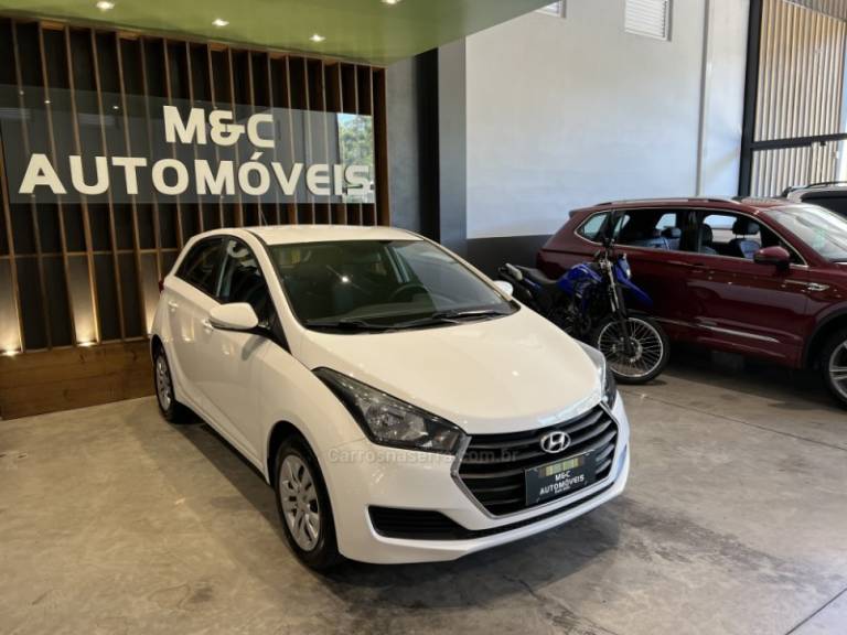 HYUNDAI - HB20 - 2017/2018 - Branca - R$ 54.900,00
