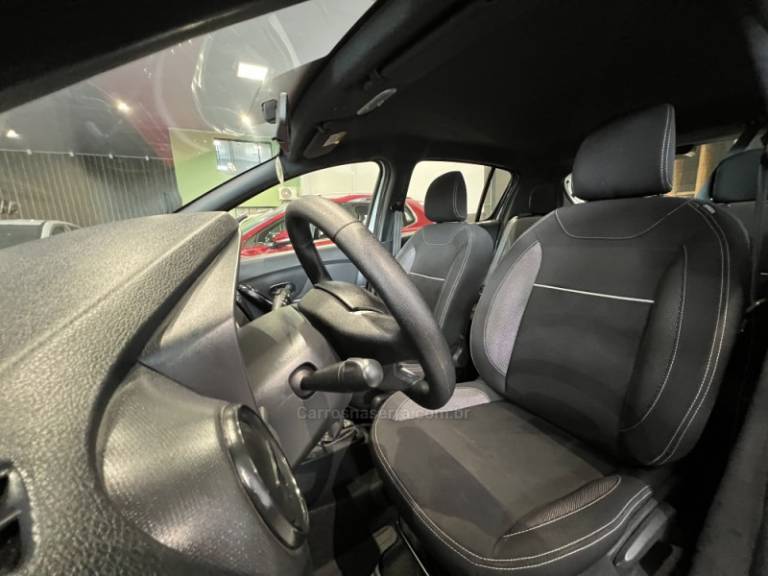 RENAULT - SANDERO - 2021/2022 - Branca - R$ 57.900,00