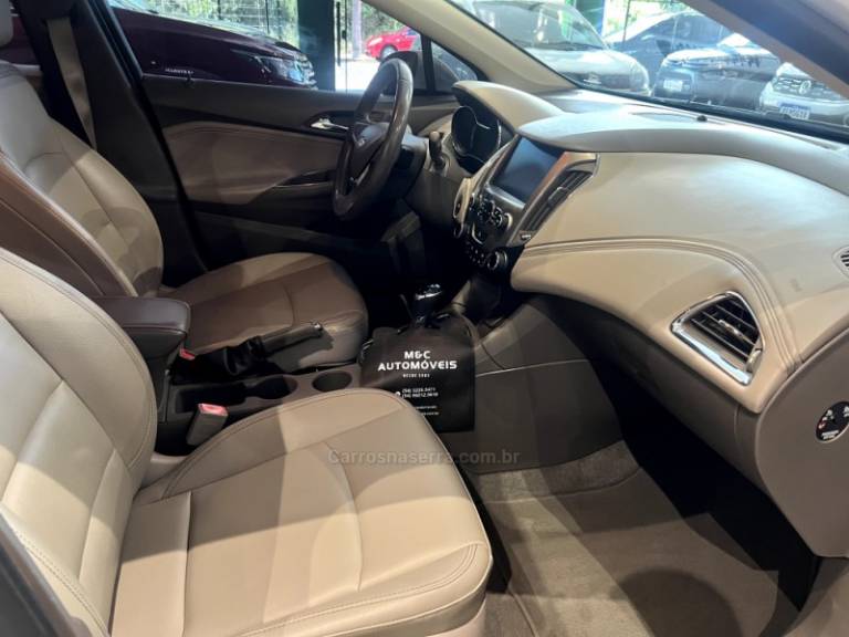 CHEVROLET - CRUZE - 2018/2019 - Branca - R$ 96.900,00