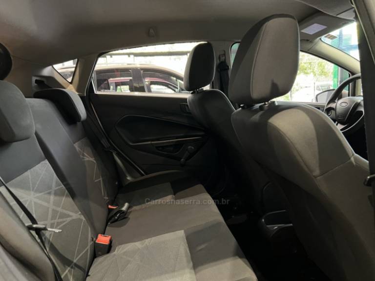 FORD - FIESTA - 2013/2014 - Prata - R$ 41.900,00