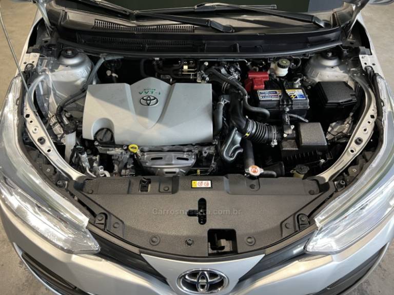 TOYOTA - YARIS - 2018/2019 - Prata - R$ 76.900,00