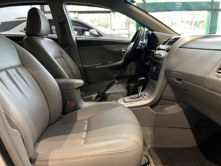 TOYOTA - COROLLA - 2012/2013 - Branca - R$ 65.900,00