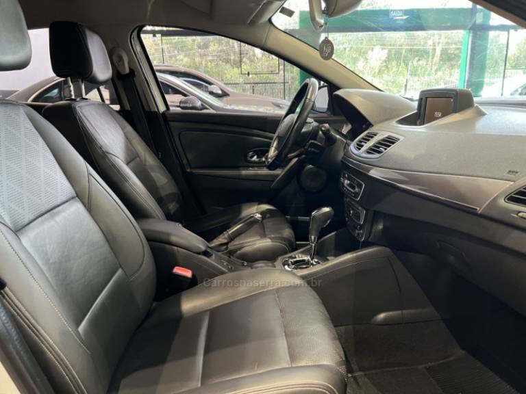 RENAULT - FLUENCE - 2014/2015 - Branca - R$ 48.900,00