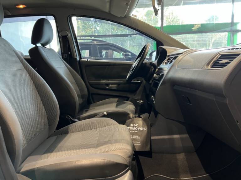 VOLKSWAGEN - FOX - 2010/2011 - Cinza - R$ 32.900,00