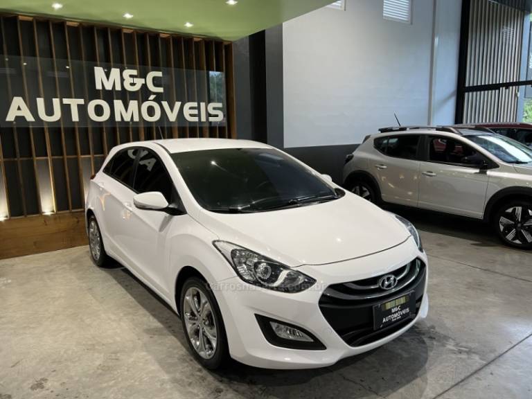 HYUNDAI - I30 - 2014/2015 - Branca - R$ 69.900,00