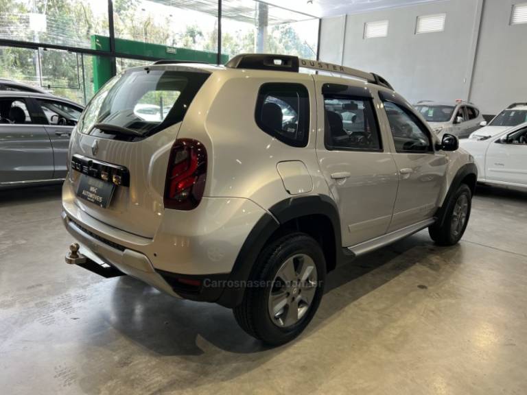 RENAULT - DUSTER - 2017/2017 - Prata - R$ 63.900,00