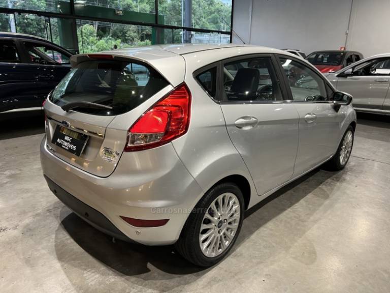 FORD - FIESTA - 2015/2015 - Prata - R$ 47.900,00