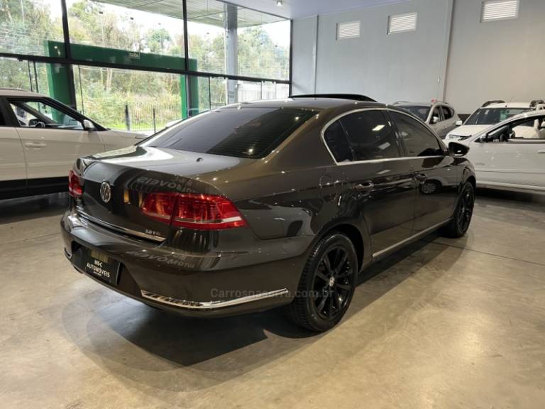 VOLKSWAGEN - PASSAT - 2013/2013 - Marrom - R$ 69.900,00