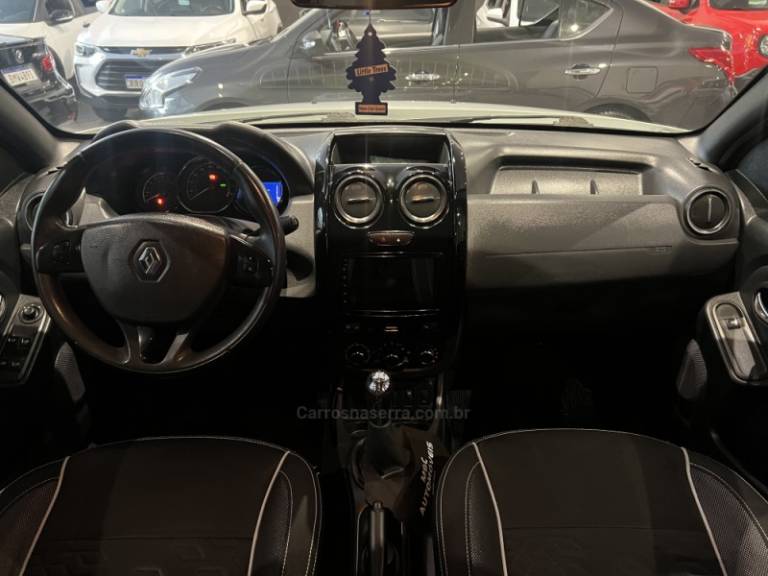 RENAULT - OROCH - 2016/2017 - Branca - R$ 71.900,00