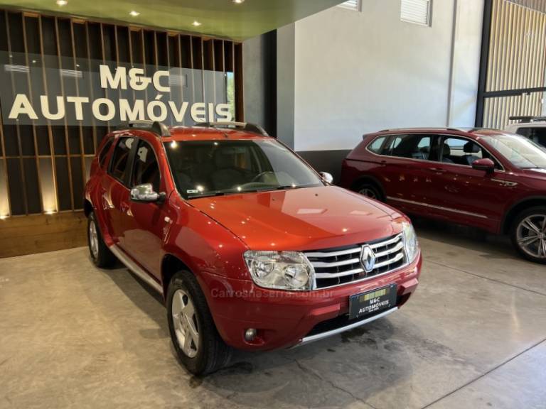 RENAULT - DUSTER - 2014/2015 - Vermelha - R$ 54.900,00