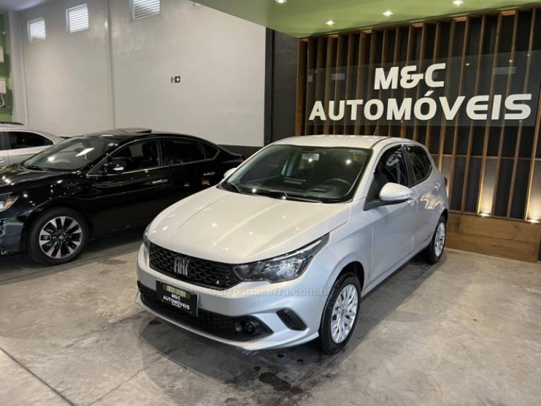 FIAT - ARGO - 2021/2022 - Prata - R$ 58.900,00