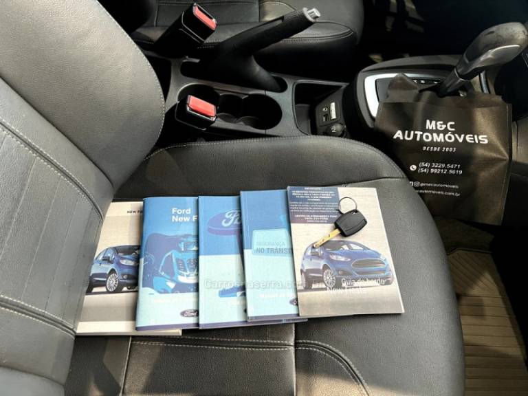 FORD - FIESTA - 2015/2015 - Azul - R$ 48.900,00