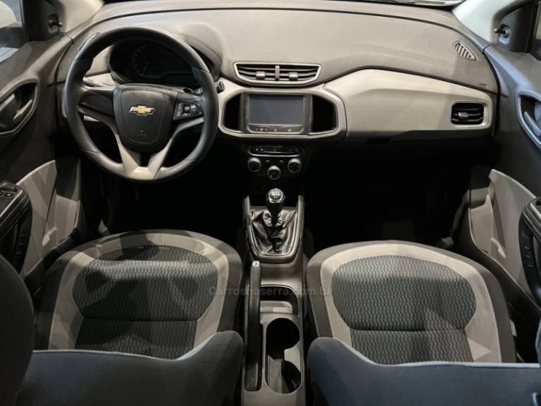 CHEVROLET - ONIX - 2015/2016 - Branca - R$ 45.900,00
