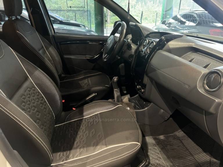 RENAULT - OROCH - 2016/2017 - Branca - R$ 71.900,00