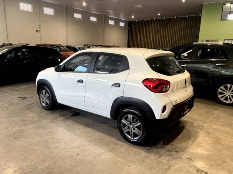 RENAULT - KWID - 2022/2023 - Branca - R$ 53.900,00