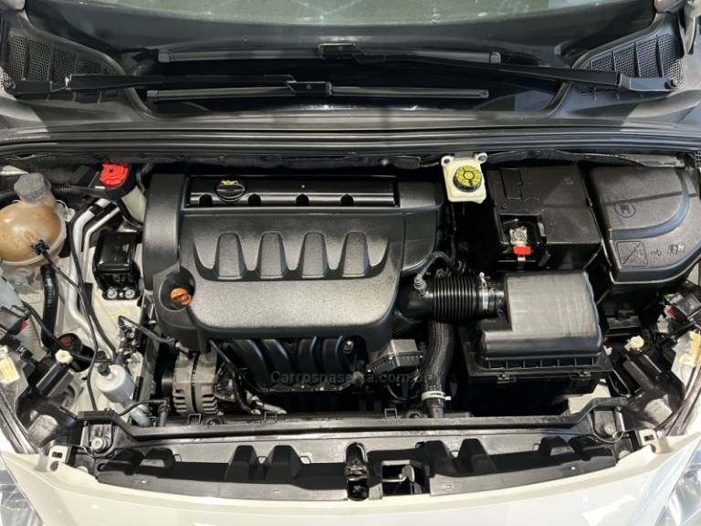 PEUGEOT - 308 - 2012/2013 - Branca - R$ 39.900,00