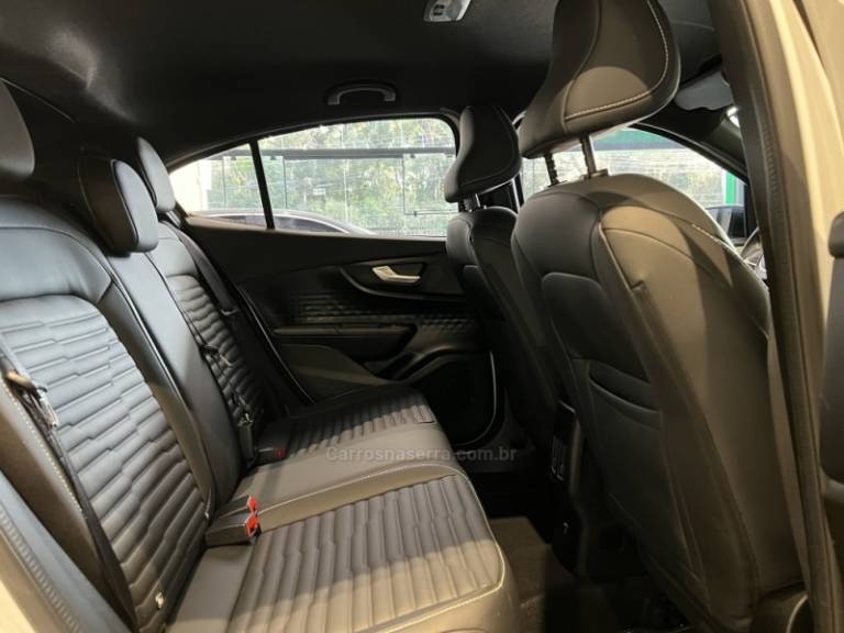 FIAT - FASTBACK - 2023/2023 - Branca - R$ 109.900,00