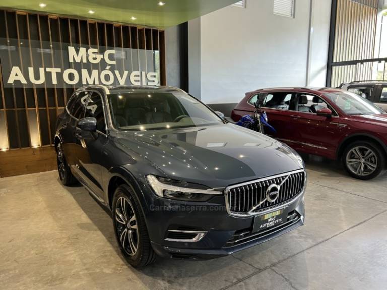 VOLVO - XC60 - 2021/2021 - Azul - R$ 186.900,00