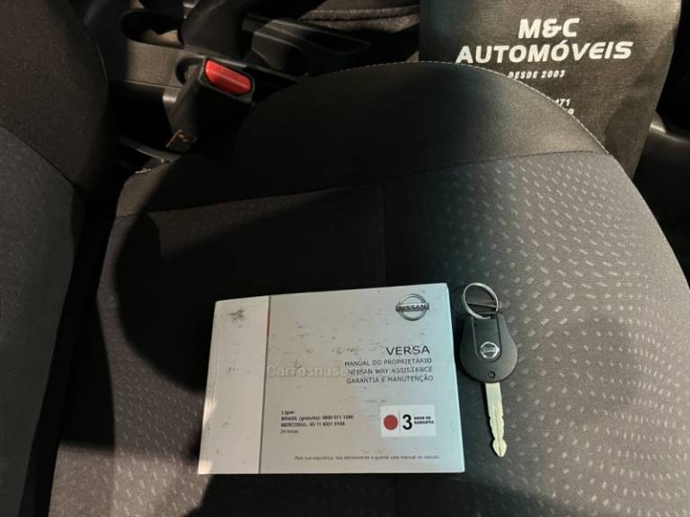 NISSAN - VERSA - 2018/2018 - Prata - R$ 56.900,00