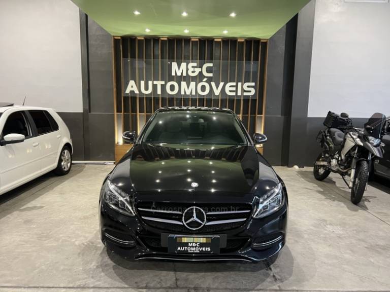 MERCEDES-BENZ - C 180 - 2014/2015 - Preta - R$ 98.900,00