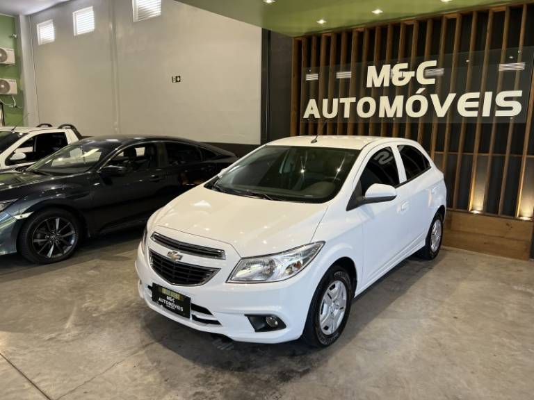 CHEVROLET - ONIX - 2015/2016 - Branca - R$ 45.900,00