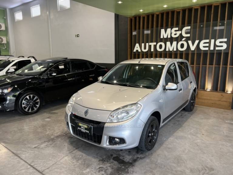 RENAULT - SANDERO - 2012/2013 - Prata - R$ 32.900,00