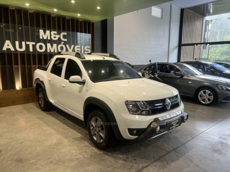 RENAULT - OROCH - 2016/2017 - Branca - R$ 71.900,00