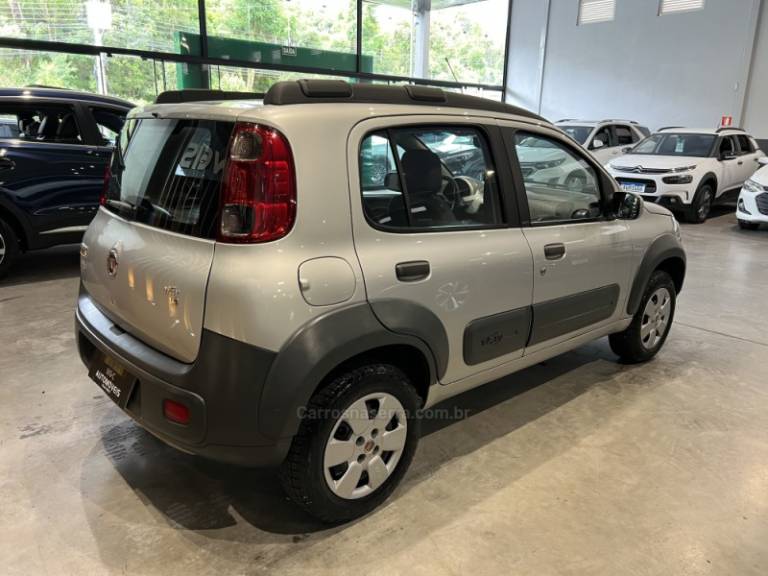 FIAT - UNO - 2013/2014 - Prata - R$ 38.900,00