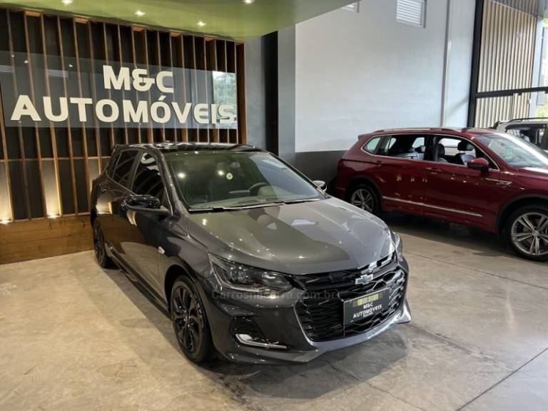 CHEVROLET - ONIX - 2023/2024 - Cinza - R$ 92.900,00