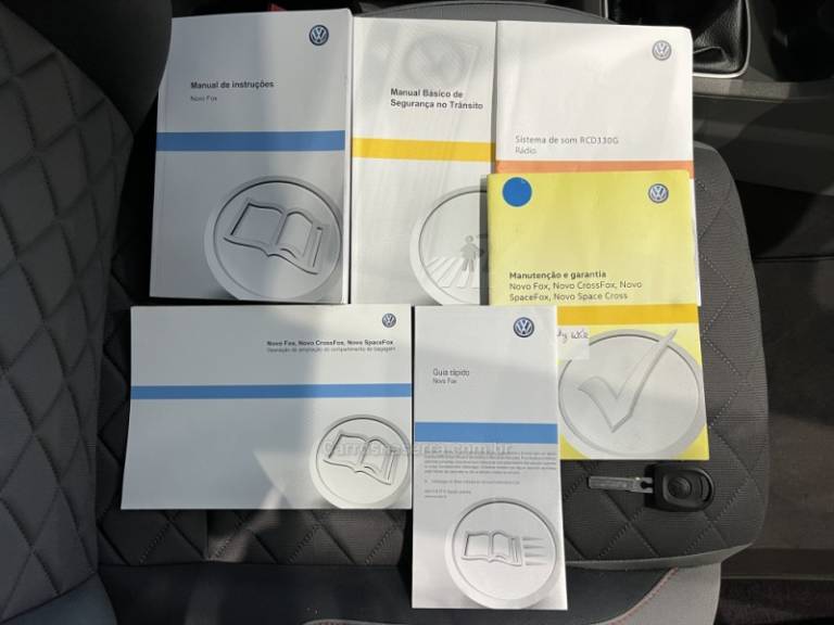 VOLKSWAGEN - FOX - 2015/2016 - Prata - R$ 53.900,00
