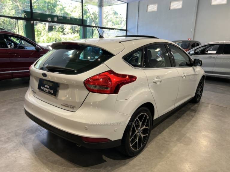 FORD - FOCUS - 2016/2016 - Branca - R$ 66.900,00