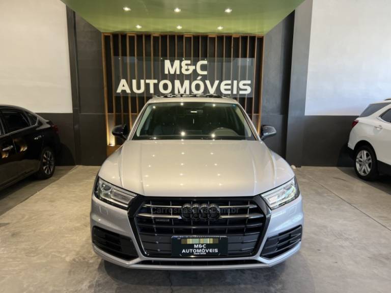 AUDI - Q5 - 2018/2019 - Prata - R$ 155.900,00