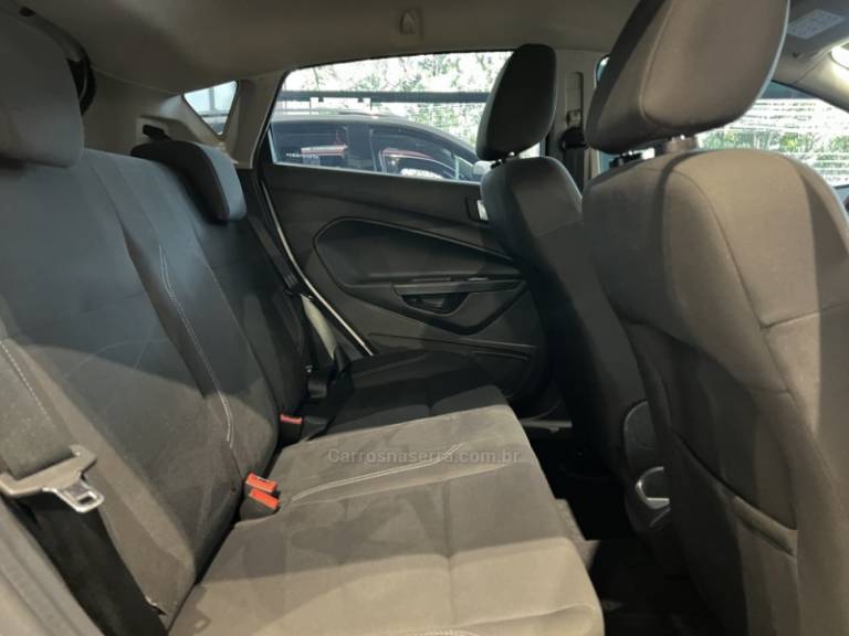 FORD - FIESTA - 2014/2015 - Branca - R$ 44.900,00