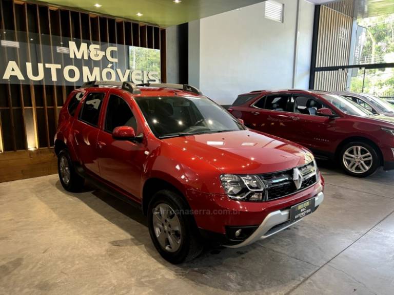 RENAULT - DUSTER - 2017/2018 - Vermelha - R$ 69.900,00