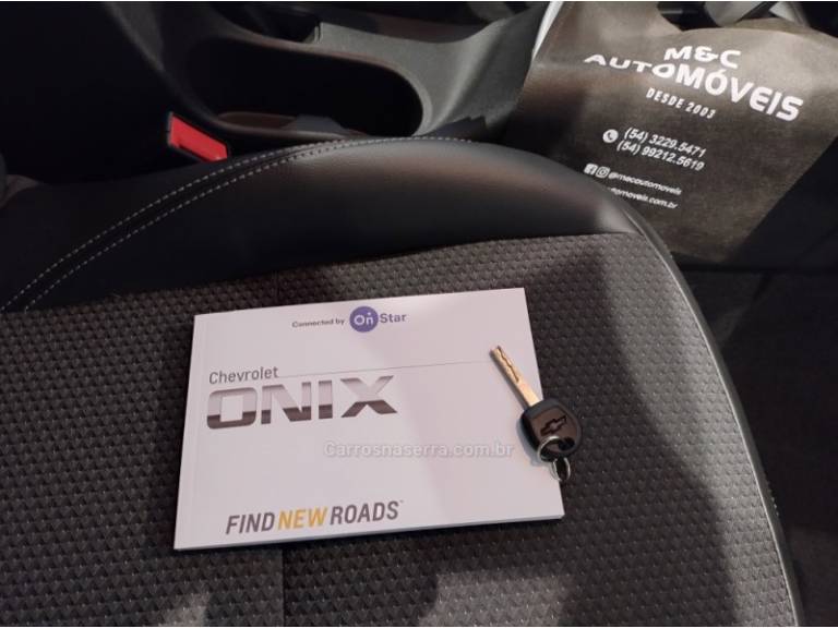 CHEVROLET - ONIX - 2024/2025 - Branca - R$ 107.900,00