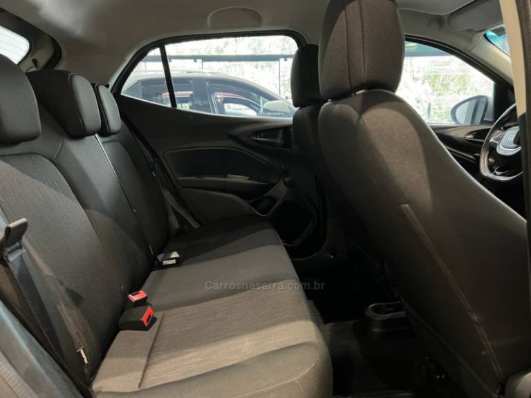 FIAT - ARGO - 2022/2023 - Prata - R$ 61.900,00