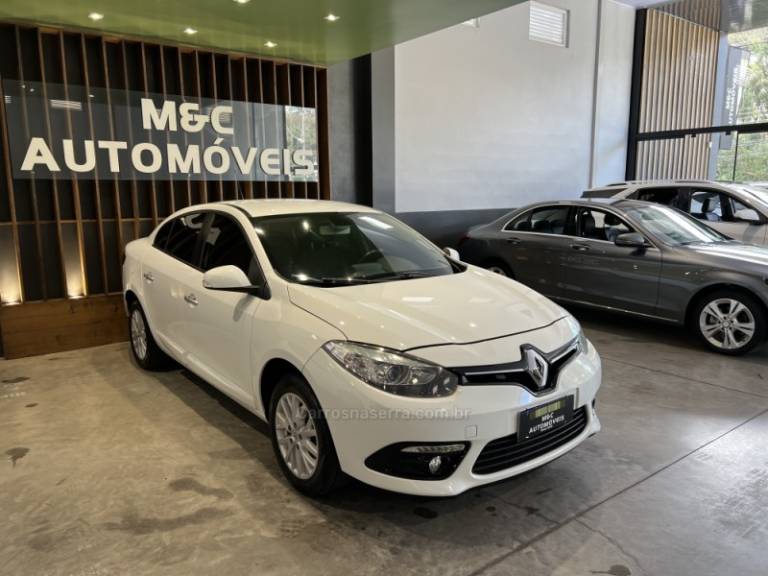 RENAULT - FLUENCE - 2014/2015 - Branca - R$ 48.900,00