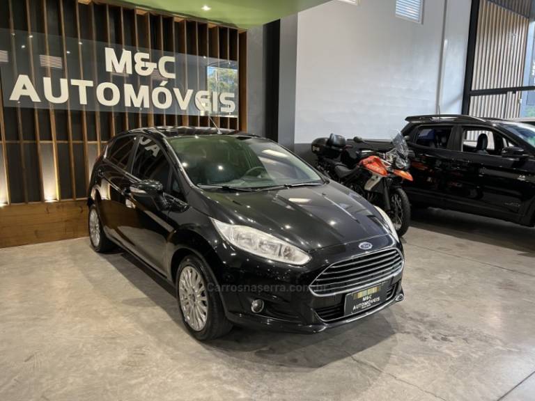 FORD - FIESTA - 2015/2016 - Preta - R$ 51.900,00