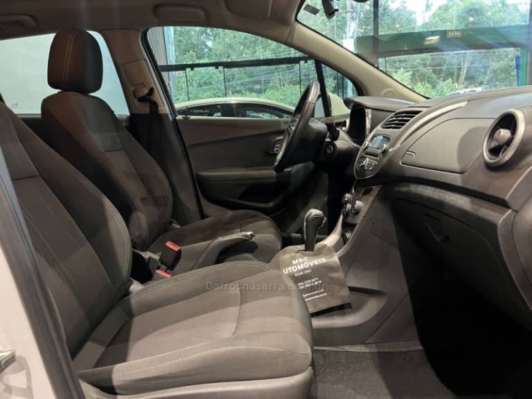 CHEVROLET - TRACKER - 2016/2016 - Branca - R$ 69.900,00