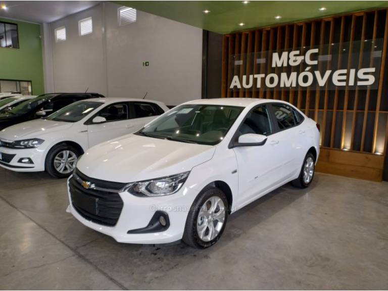 CHEVROLET - ONIX - 2024/2025 - Branca - R$ 107.900,00