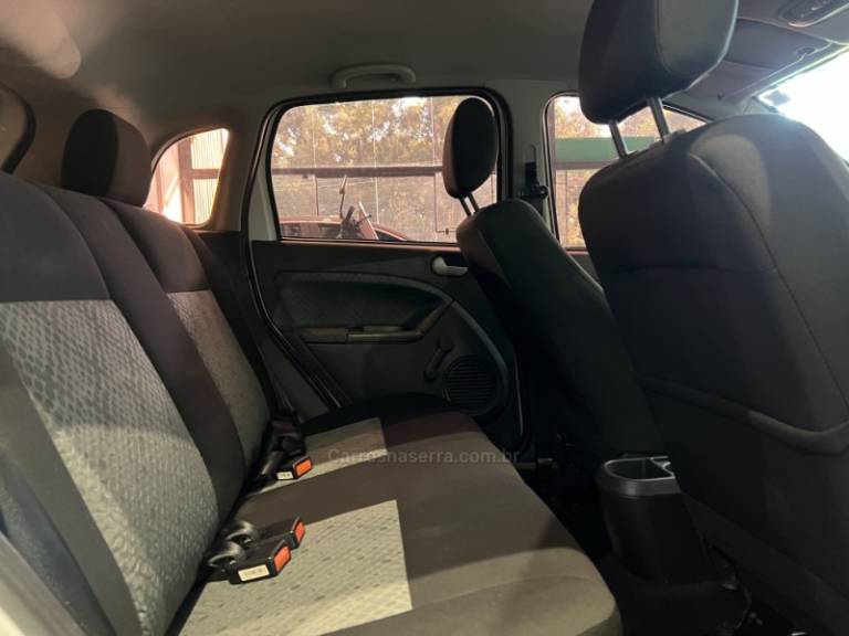 FORD - FIESTA - 2014/2014 - Branca - R$ 35.900,00