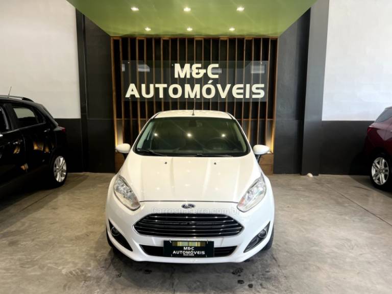 FORD - FIESTA - 2014/2015 - Branca - R$ 49.900,00