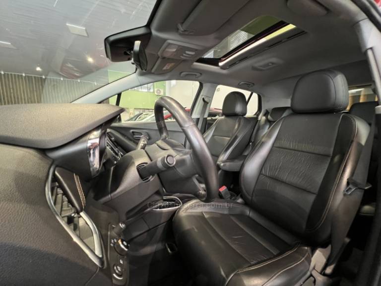 CHEVROLET - TRACKER - 2017/2018 - Vermelha - R$ 85.900,00